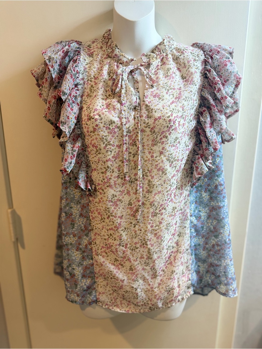 entro Floral Ruffle Tie-Neck Blouse — Pink & Blue size Large